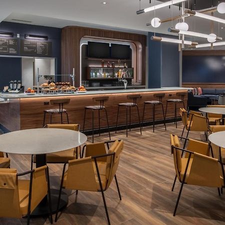 Courtyard By Marriott Olympia Hotell Exteriör bild