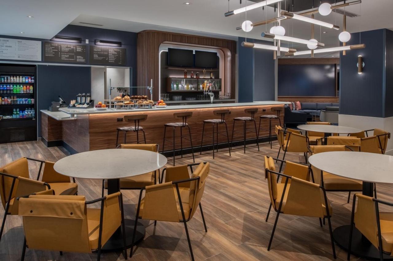 Courtyard By Marriott Olympia Hotell Exteriör bild